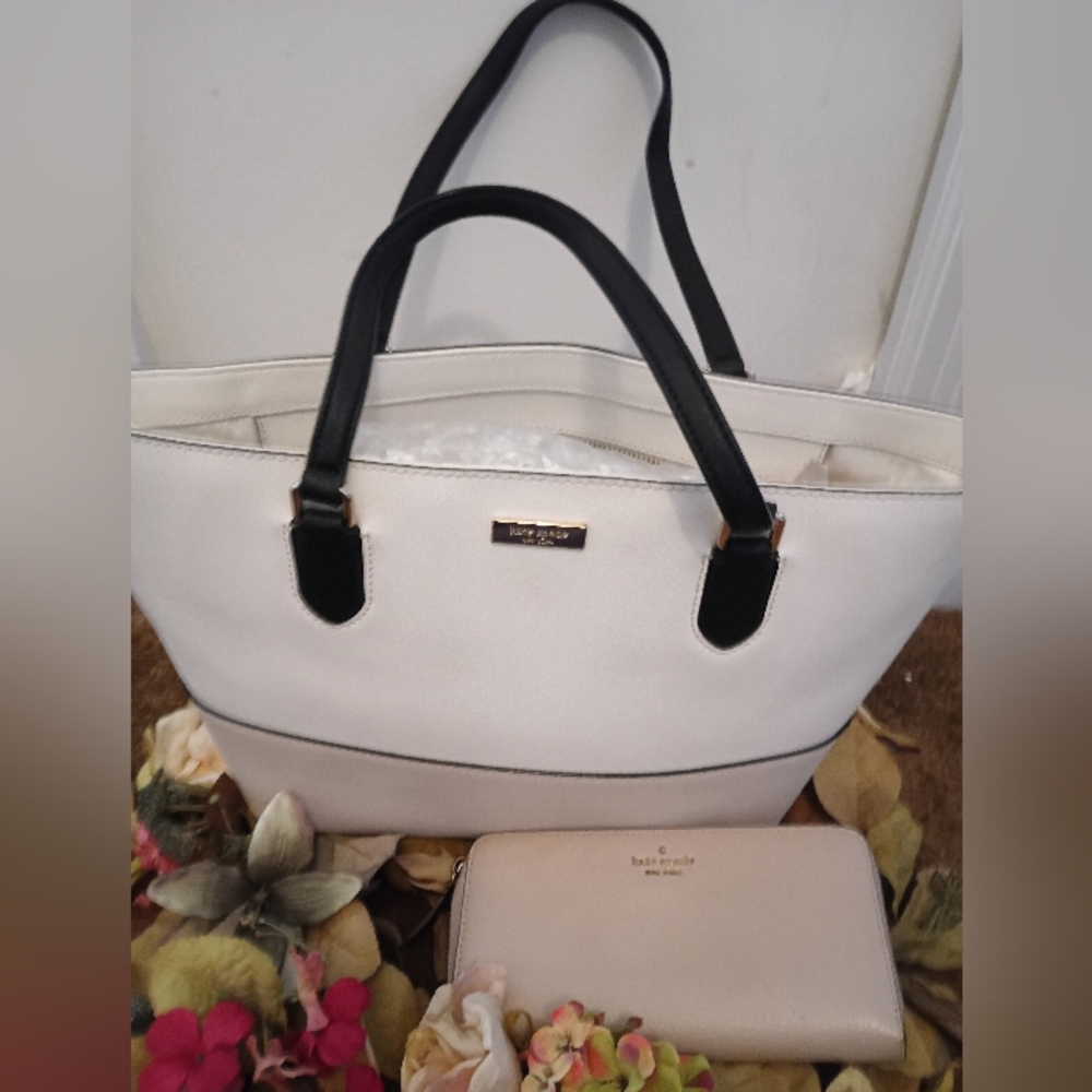 Kate Spade Elegant Cream and Black Tote